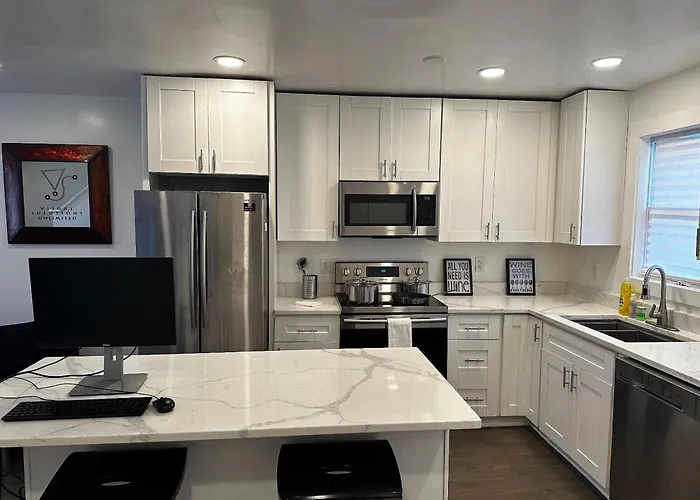 Quaint 3/2.5 Home In Fort Dupont