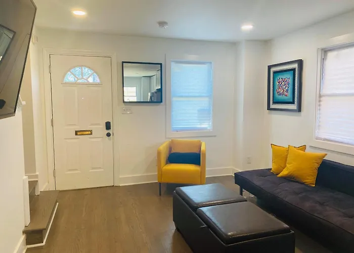 Quaint 3/2.5 Home In Fort Dupont